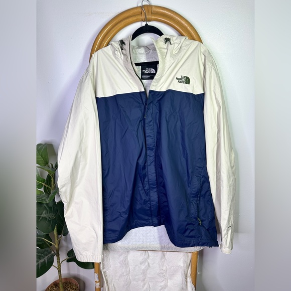 Mens The North Face Cream and Navy Rain Jacket sz XXL